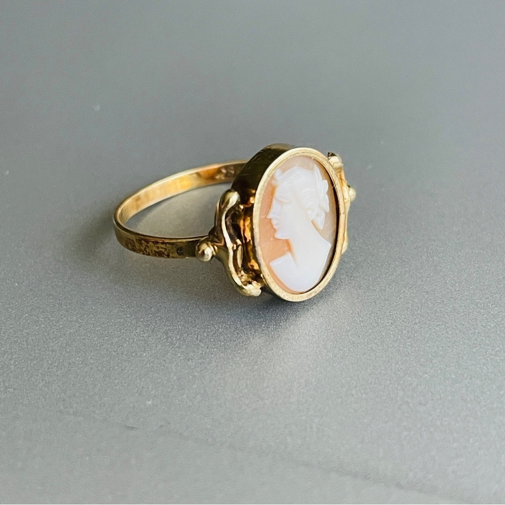 Vintage 14k Gold Carved Shell Cameo Ring - Picture 3 of 10